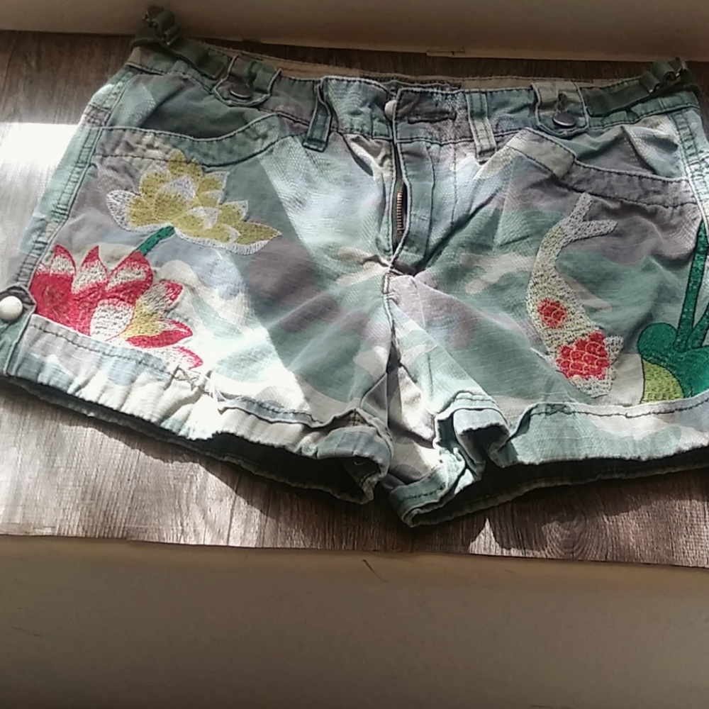 DA-NANG womens shorts camo
